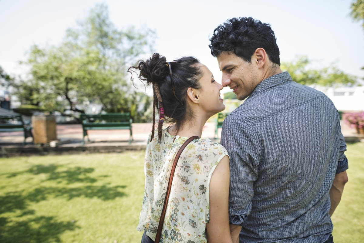 couple-happy-park